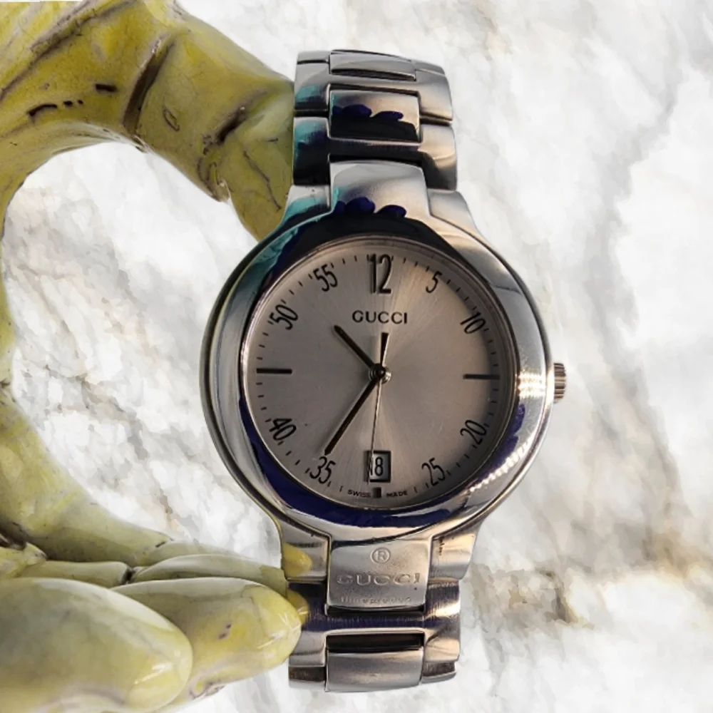 GUCCI 8800M Stainless Steel Swiss Made Watch - Picture 1 of 4